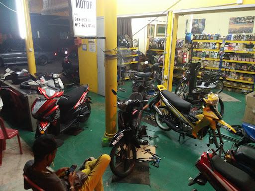 D'LIZ MOTORS & TRADING