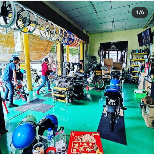D'LIZ MOTORS & TRADING D'LIZ MOTORS & TRADING