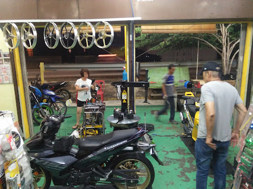 D'LIZ MOTORS & TRADING