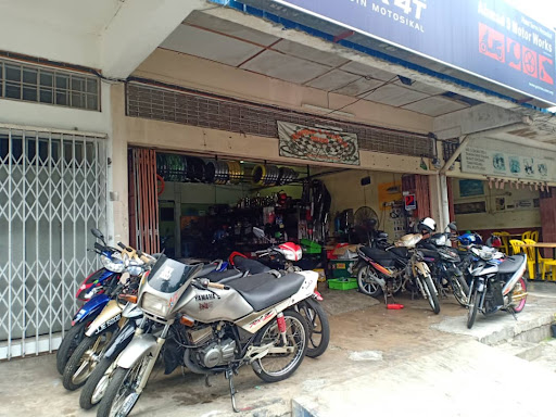 Ahmad 5 motorsport #UOS OIL Ahmad 5 motorsport #UOS OIL