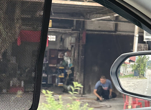 Perniagaan Motor Seng Lee 成李摩多