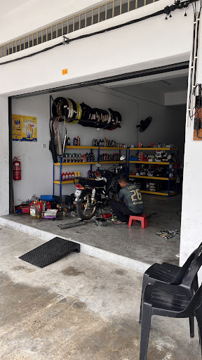 LUTH MOTOR GARAGE