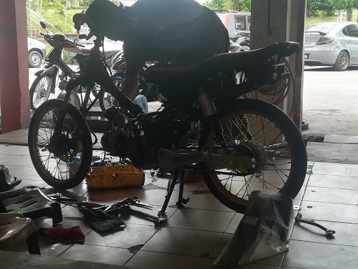 Red Uan Motor Sundar