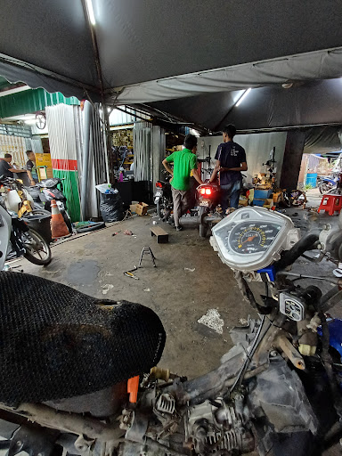 Castrol Bike Point - Xin Wan Hing Motor