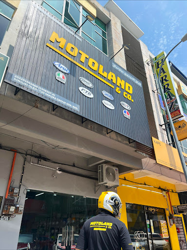 Motoland & Co.