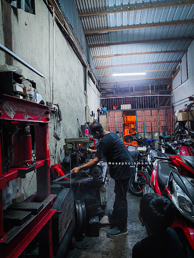 Sjani motor kedai baiki motorsikal